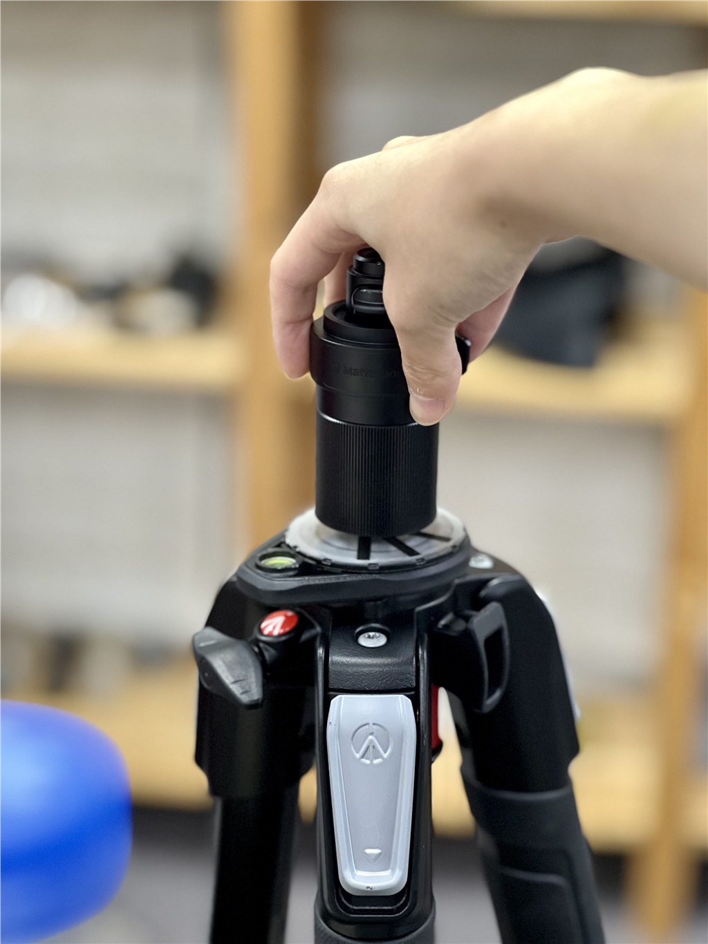 Attaching the Tripod Mount on the tripod