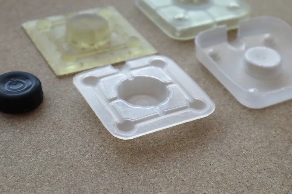 在 Mayku Multiplier 上使用 EVA 1.5mm 製成的兩部分模具 在 Mayku Multiplier 上使用 EVA 1.5mm 製成的兩部分模具