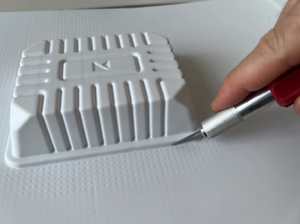 用手術(shù)刀切割 1mm HIPS 用手術(shù)刀切割 1mm HIPS