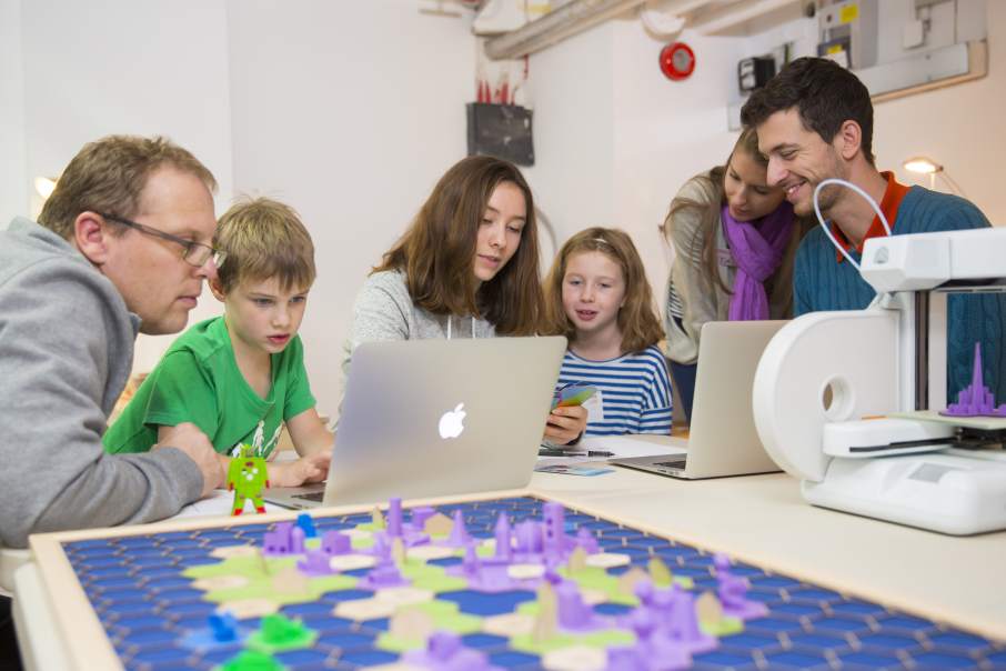 Printlab與Innofil3D,3DPrinterOS,Makerversity DIY, Kidesign以及Ultimaker等公司合作,幫助學(xué)??焖俳⒆约旱?D列印實(shí)驗室 Printlab與Innofil3D,3DPrinterOS,Makerversity DIY, Kidesign以及Ultimaker等公司合作,幫助學(xué)??焖俳⒆约旱?D列印實(shí)驗室