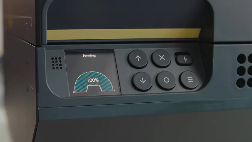 使用圓鋸對成型部件進行後期處理