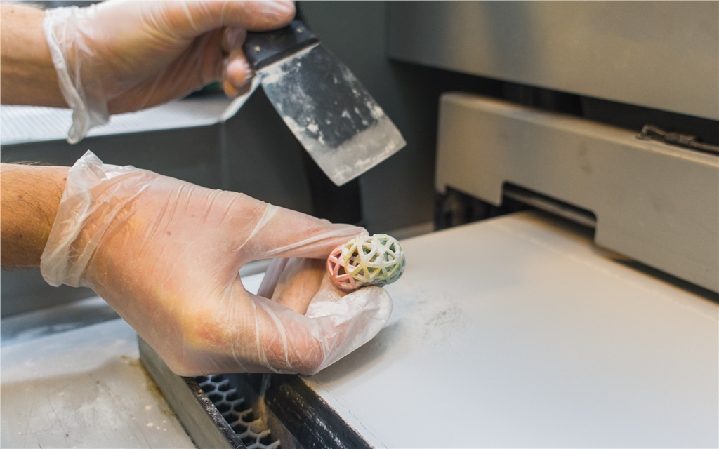 黏著劑噴塗的零件